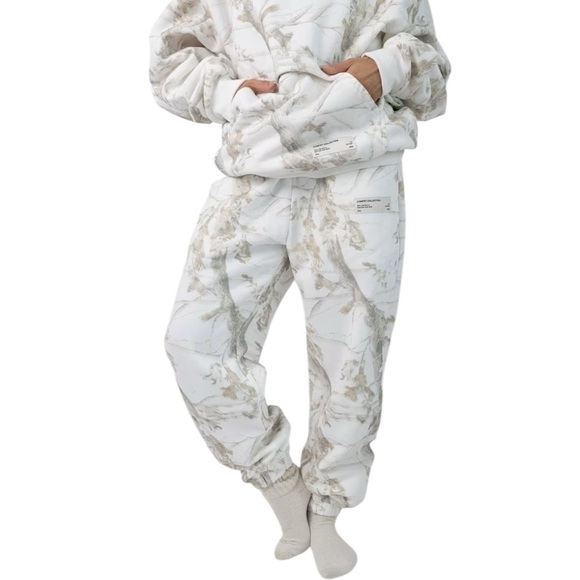 Comfrt Pants - NWT COMFRT Camo White Oak Sweatpants Joggers Size Kid’s XL (Fits A Women’s XS/S)
